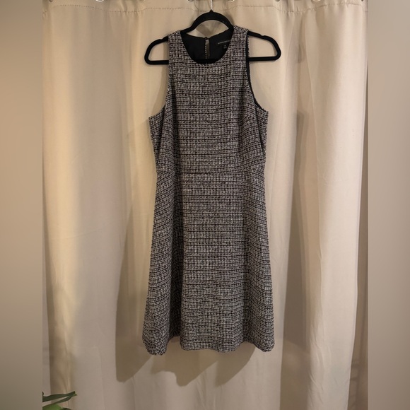 Banana Republic Dresses & Skirts - Banana Republic Black and White Tweed Midi Dress